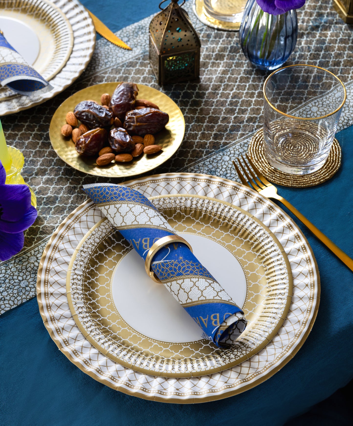 أطباق ورقية بنقشة فسيفساء باللونين الأبيض والذهبي 10 قطع