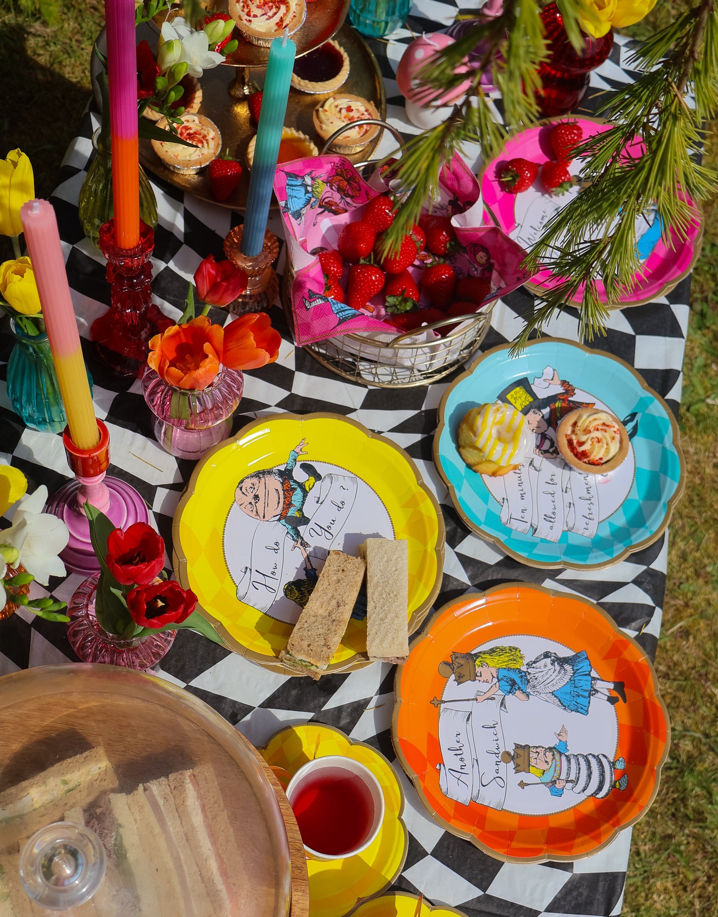 أطباق ورقية زرقاء Alice in Wonderland 12 قطعة