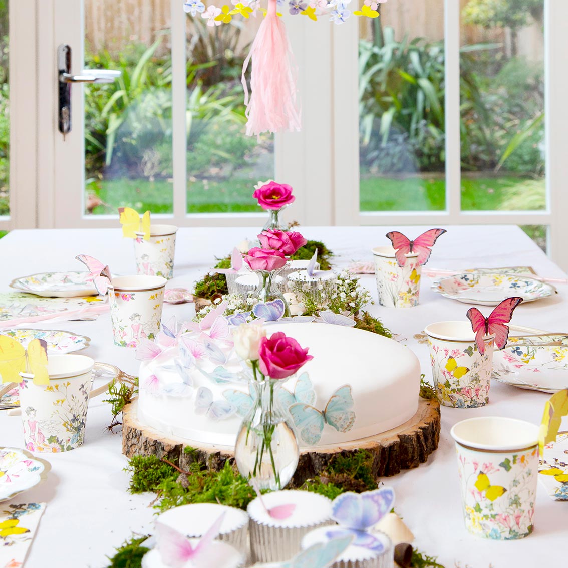 أكواب ورقية بتصميم الفراشات والجنيات 12 قطعة